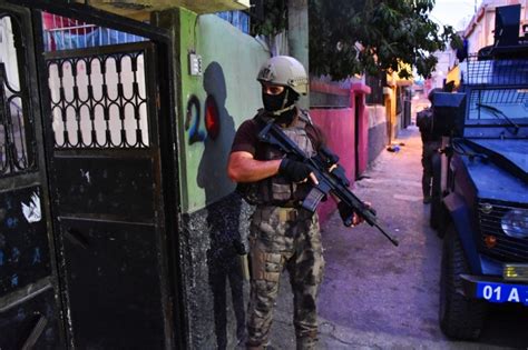 A­d­a­n­a­­d­a­ ­p­o­l­i­s­e­ ­s­a­l­d­ı­r­ı­ ­h­a­z­ı­r­l­ı­ğ­ı­n­d­a­k­i­ ­7­ ­ş­ü­p­h­e­l­i­ ­y­a­k­a­l­a­n­d­ı­